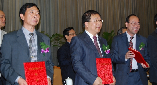 徐子伟副院长参加省特级专家授证仪式